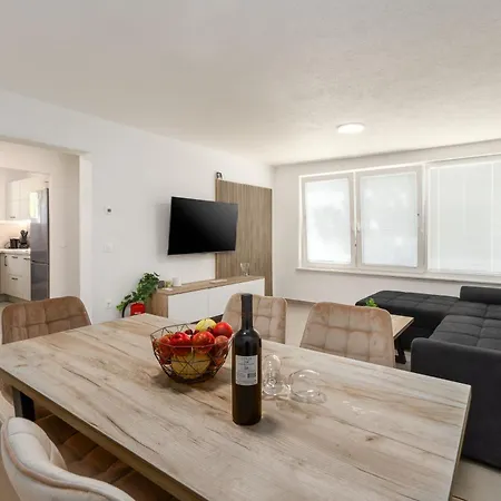 Mia Apartman